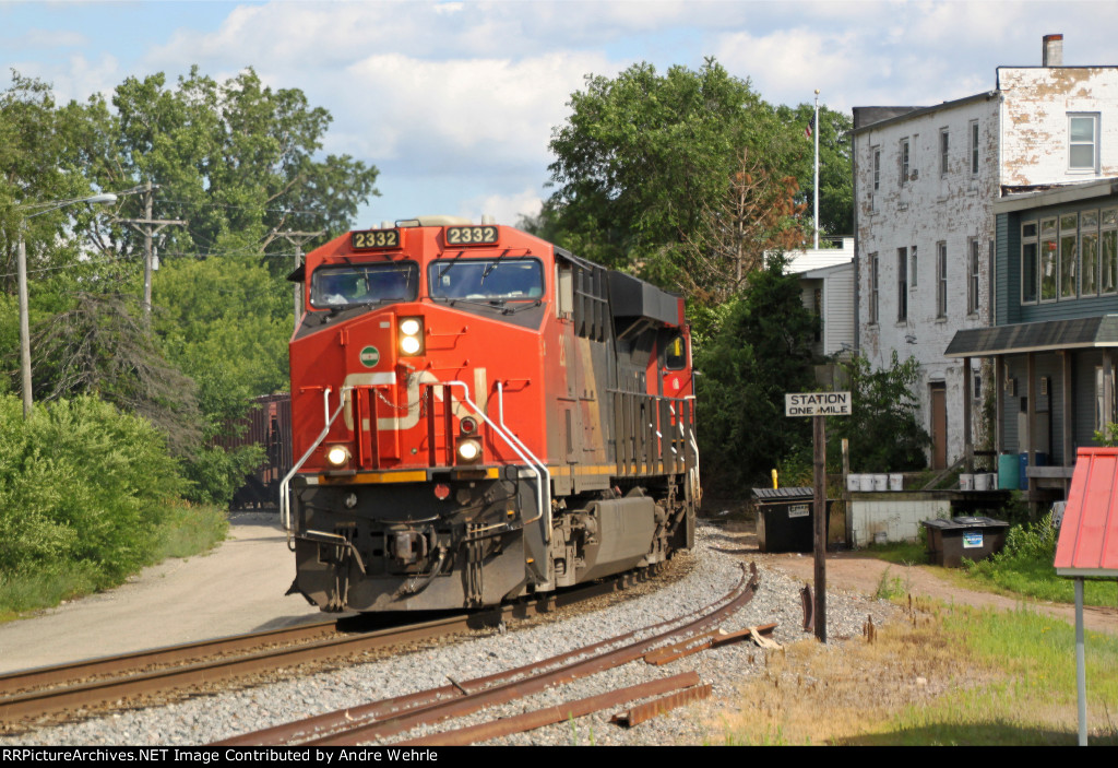 Two GEVOs don't have too much trouble getting L558's short train underway